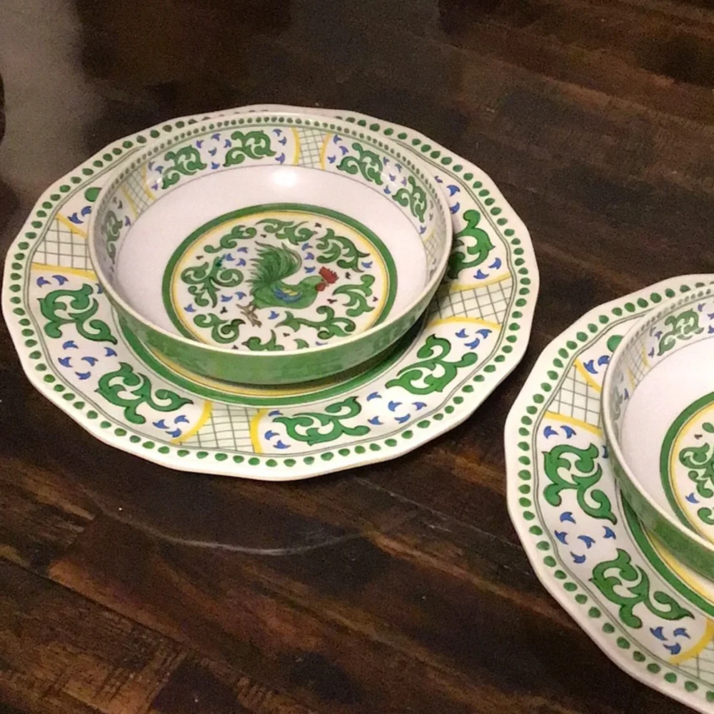 Lot of 4 Melamine Plates and Bowls